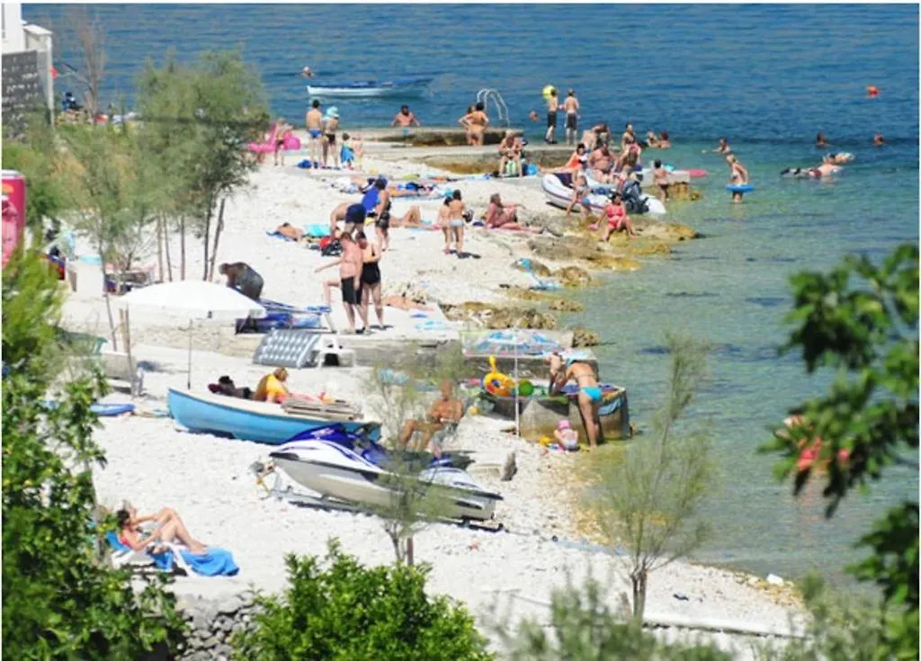 Apartment In Slatine With Terrace, Air Conditioning, Wifi Trogir