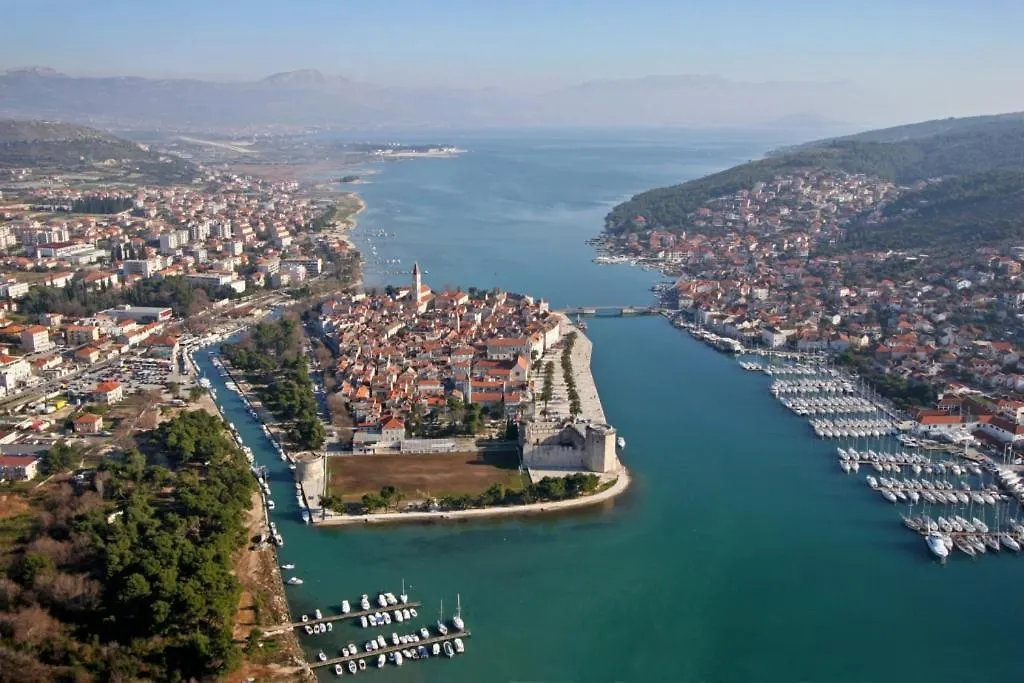 Apartment In Slatine With Terrace, Air Conditioning, Wifi Trogir 0*,