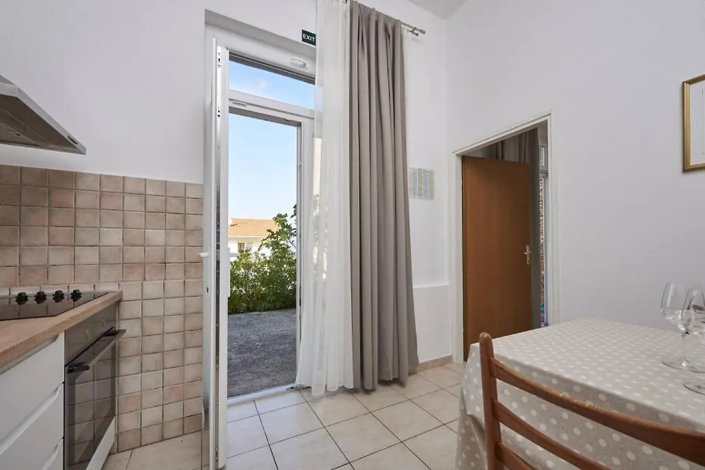 Apartment In Slatine With Terrace, Air Conditioning, Wifi Trogir 0*,