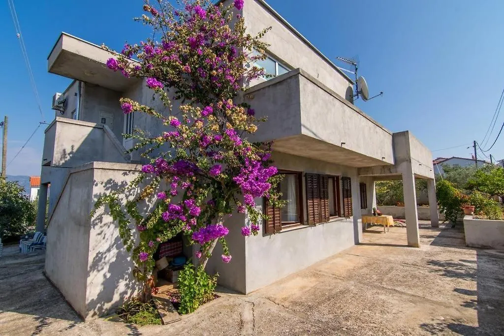Apartment In Slatine With Terrace, Air Conditioning, Wifi Trogir
