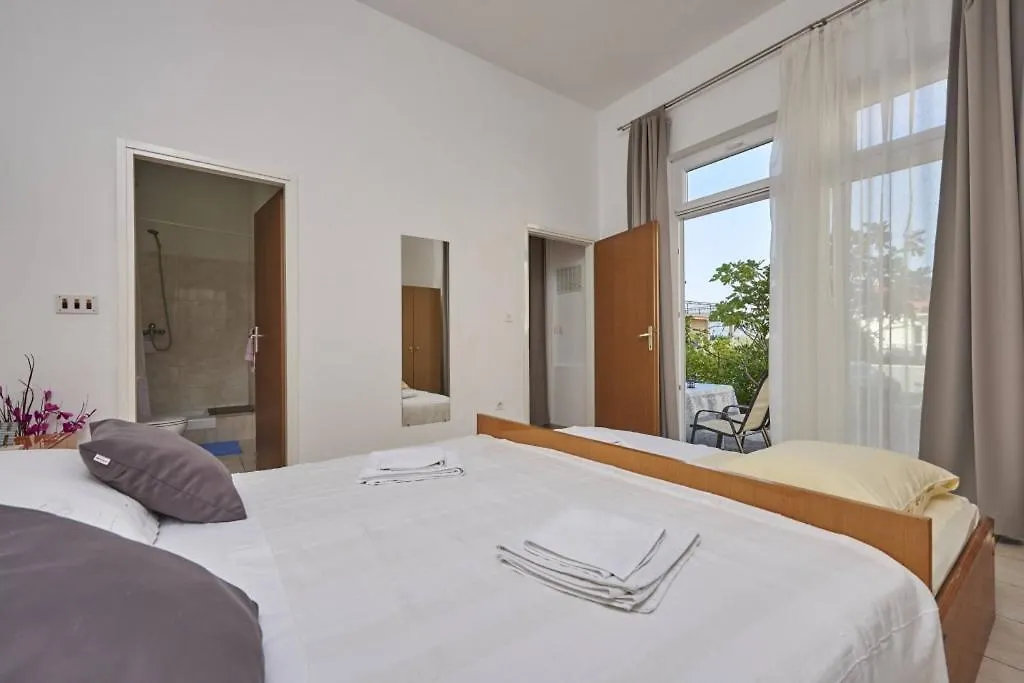 Apartment In Slatine With Terrace, Air Conditioning, Wifi Trogir