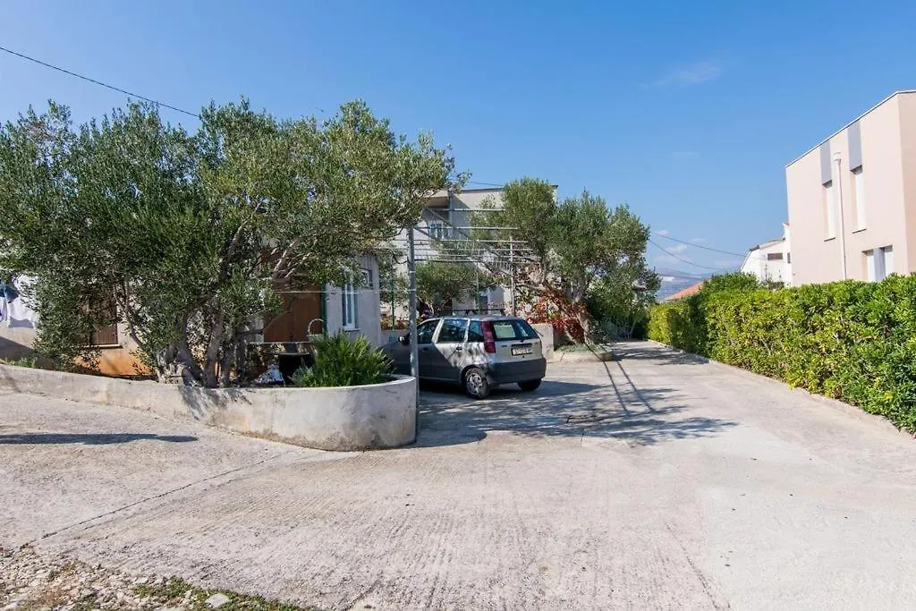 Apartment In Slatine With Terrace, Air Conditioning, Wifi Trogir