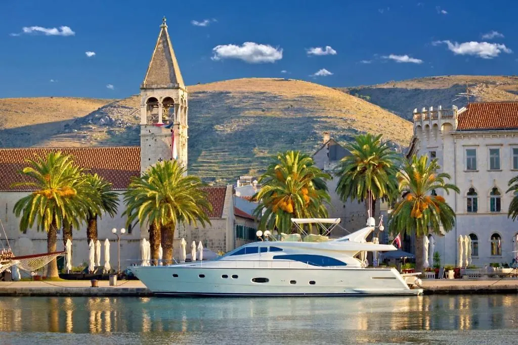 Apartment In Slatine With Terrace, Air Conditioning, Wifi Trogir 0*,  Croatia