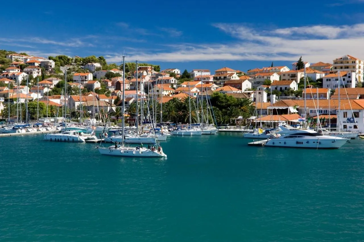 Apartment In Slatine With Terrace, Air Conditioning, Wifi Trogir 0*,  Croatia