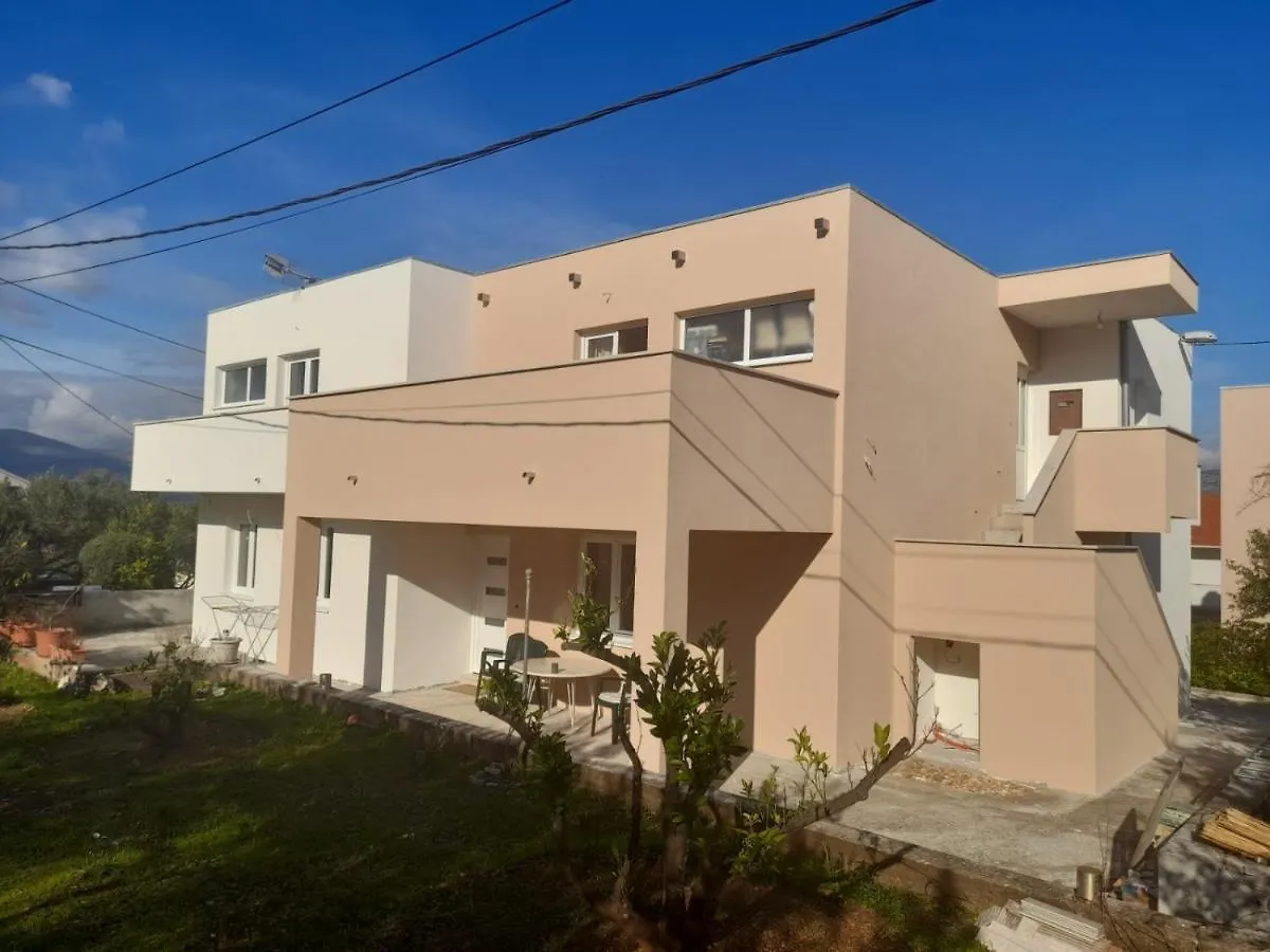 Apartment In Slatine With Terrace, Air Conditioning, Wifi Trogir