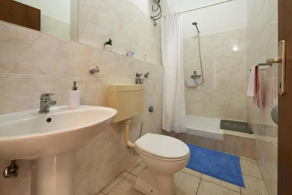Apartment In Slatine With Terrace, Air Conditioning, Wifi Trogir
